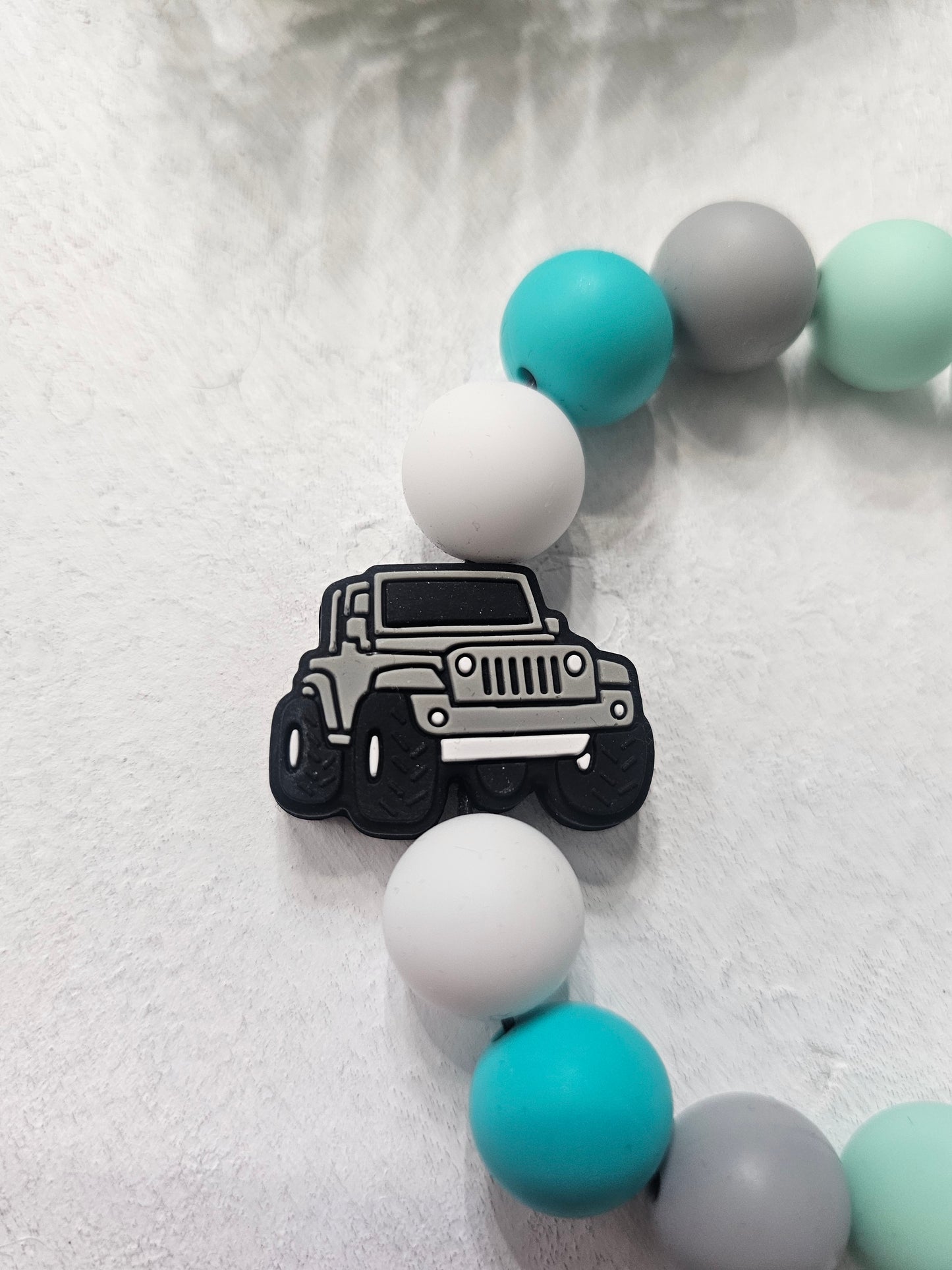 Gray Jeep Beaded Bracelet Keychain