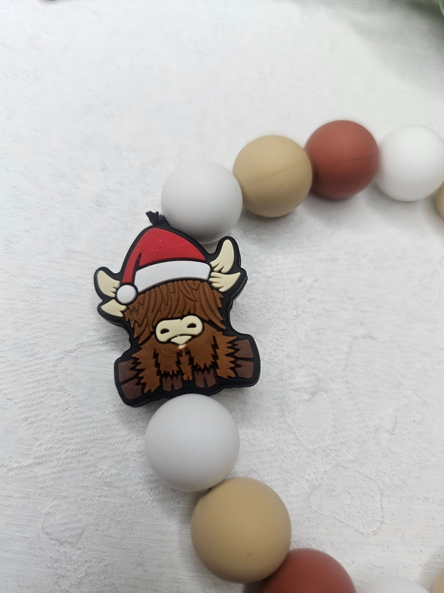 Dark Highland Cow Christmas Beaded Bracelet Keychain