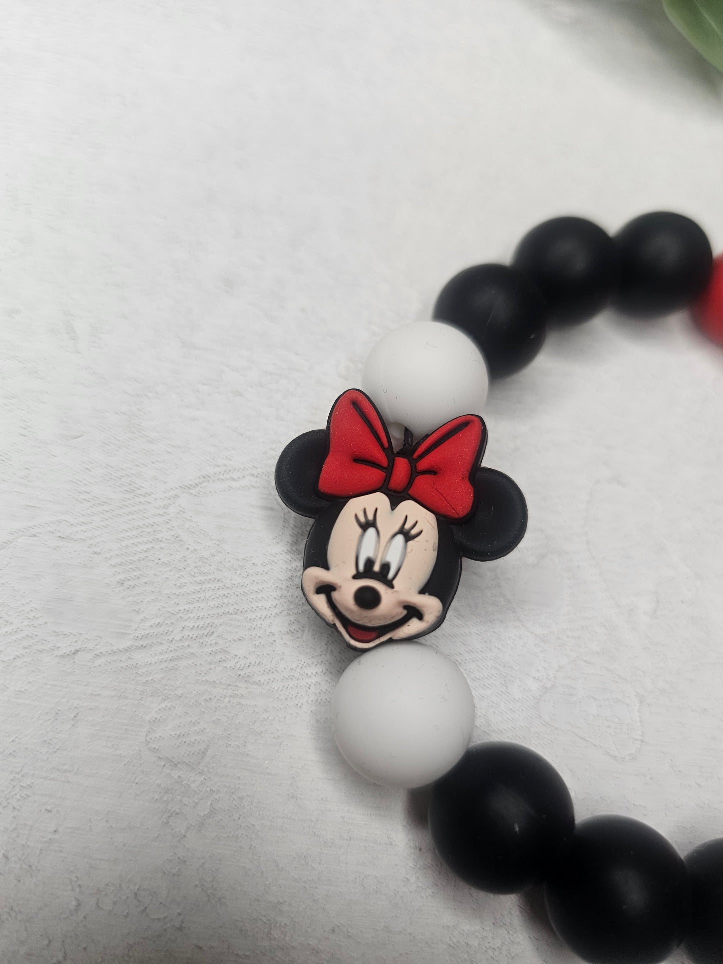 Minnie Mouse Beaded Bracelet Keychain