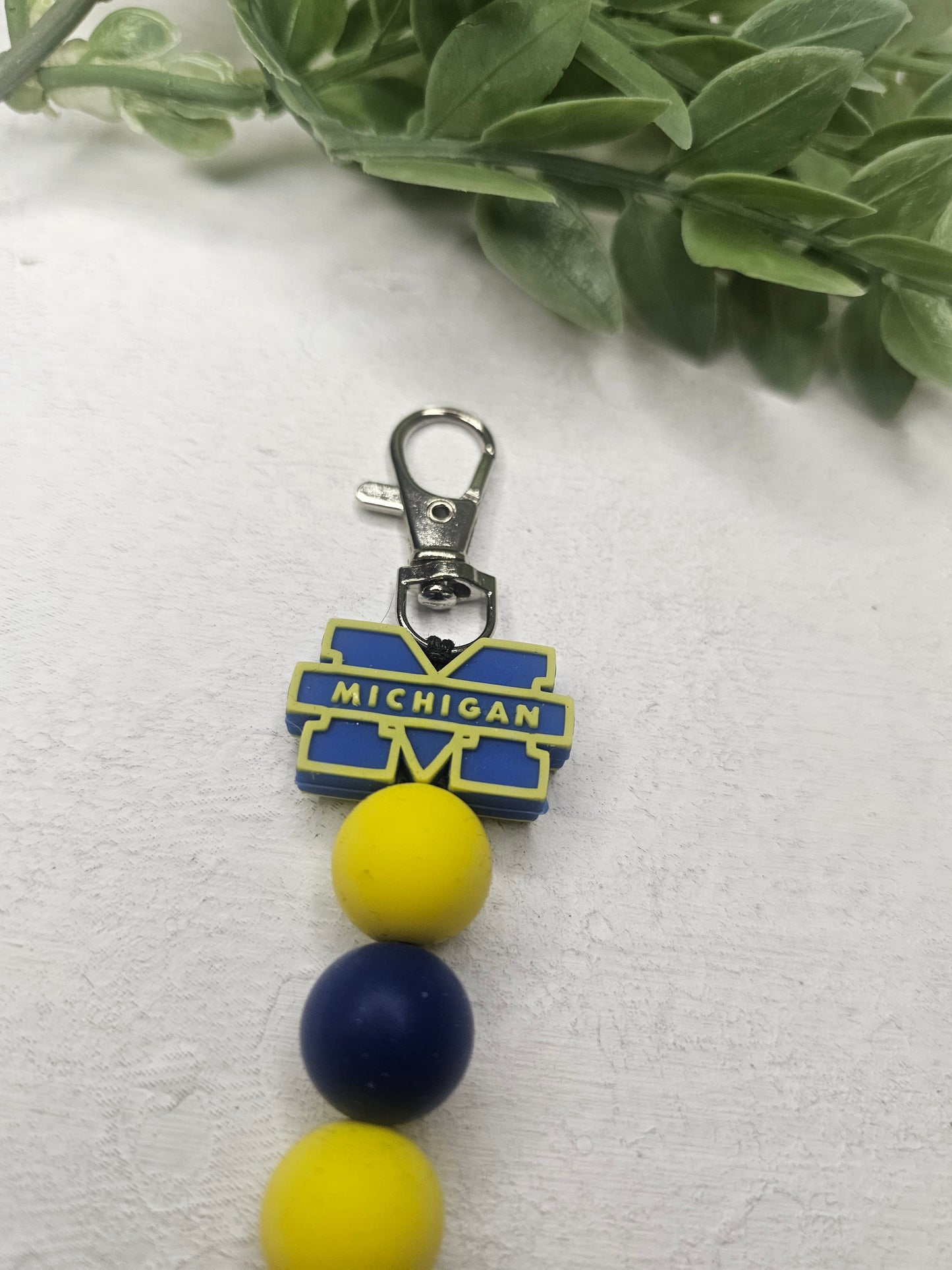 Michigan Wolverines Dangle Bead Keychain
