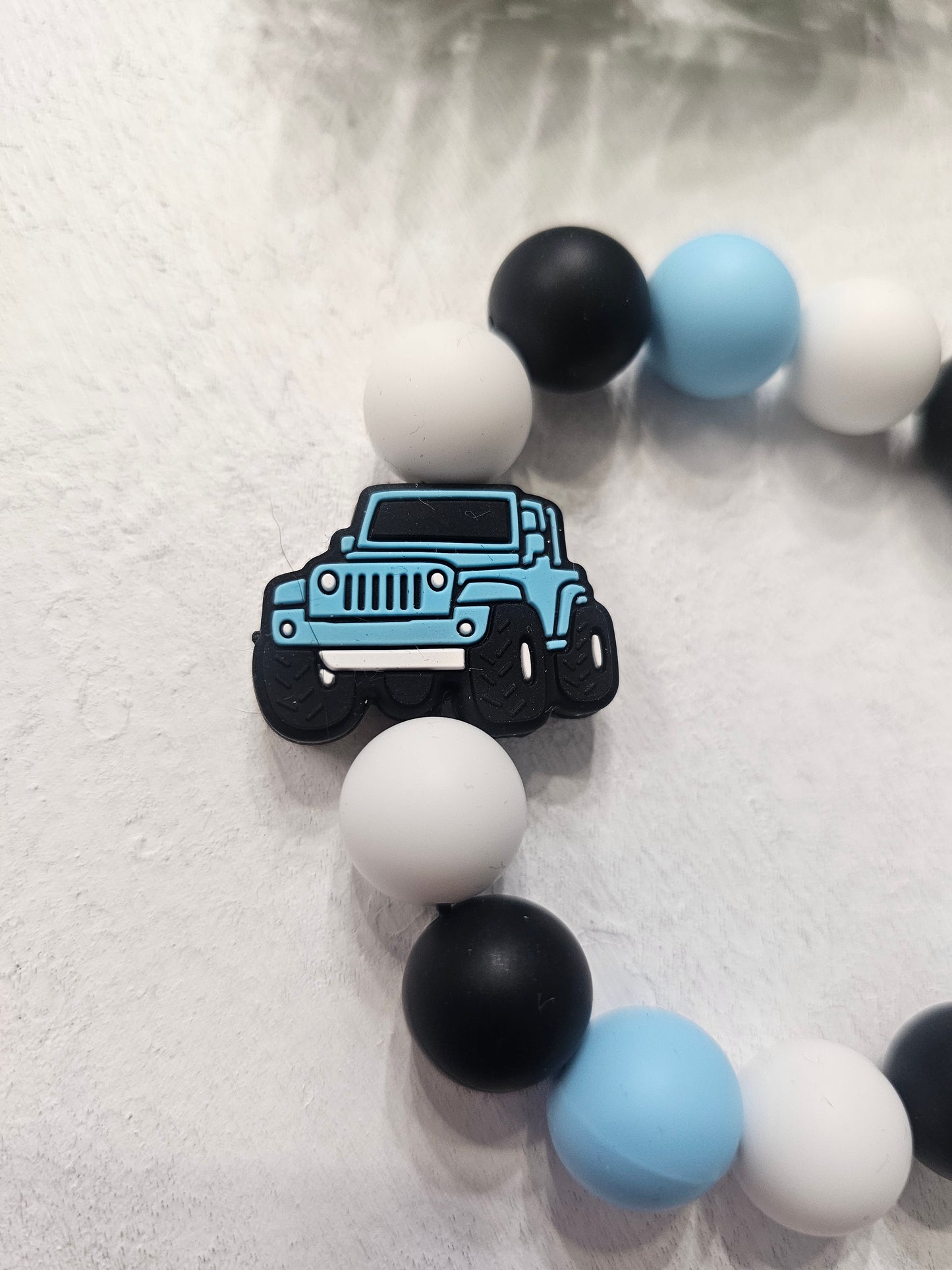 Light Blue Jeep Beaded Bracelet Keychain