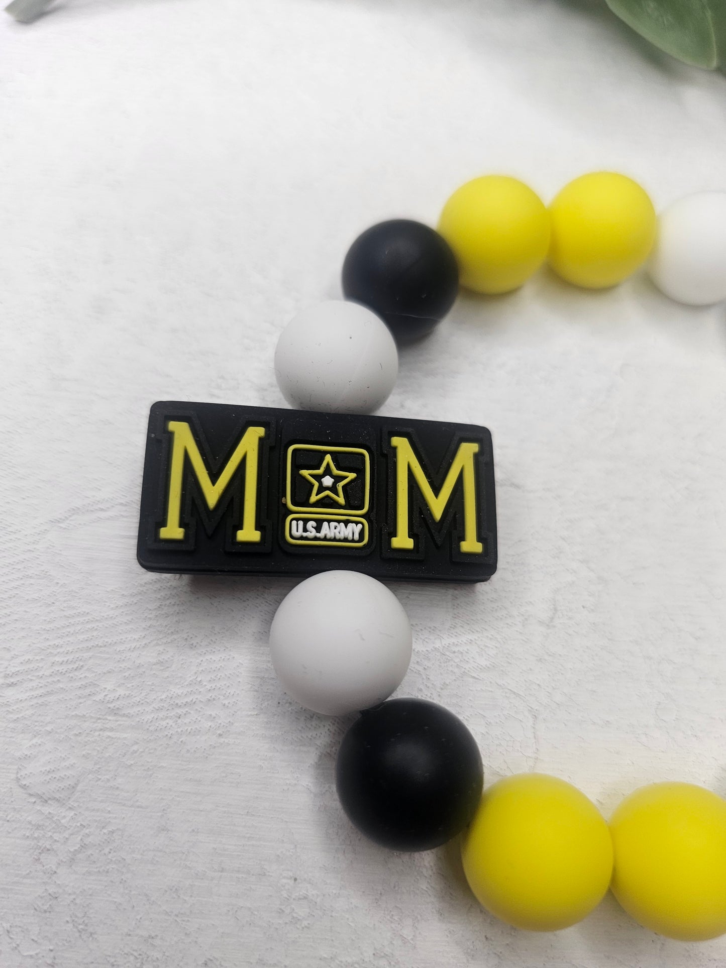 U.S. Army Mom Beaded Bracelet Keychain