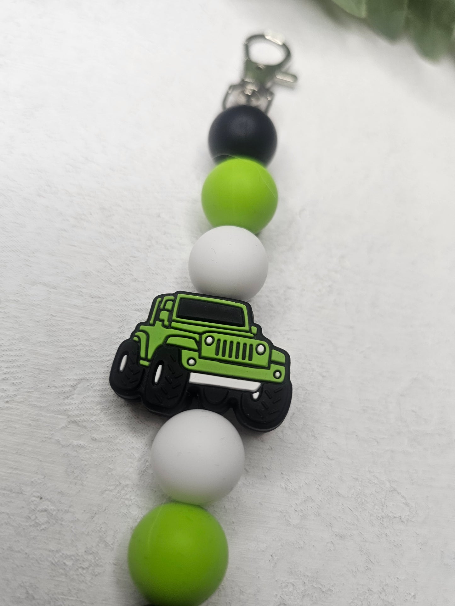 Green Jeep Dangle Bead Keychain