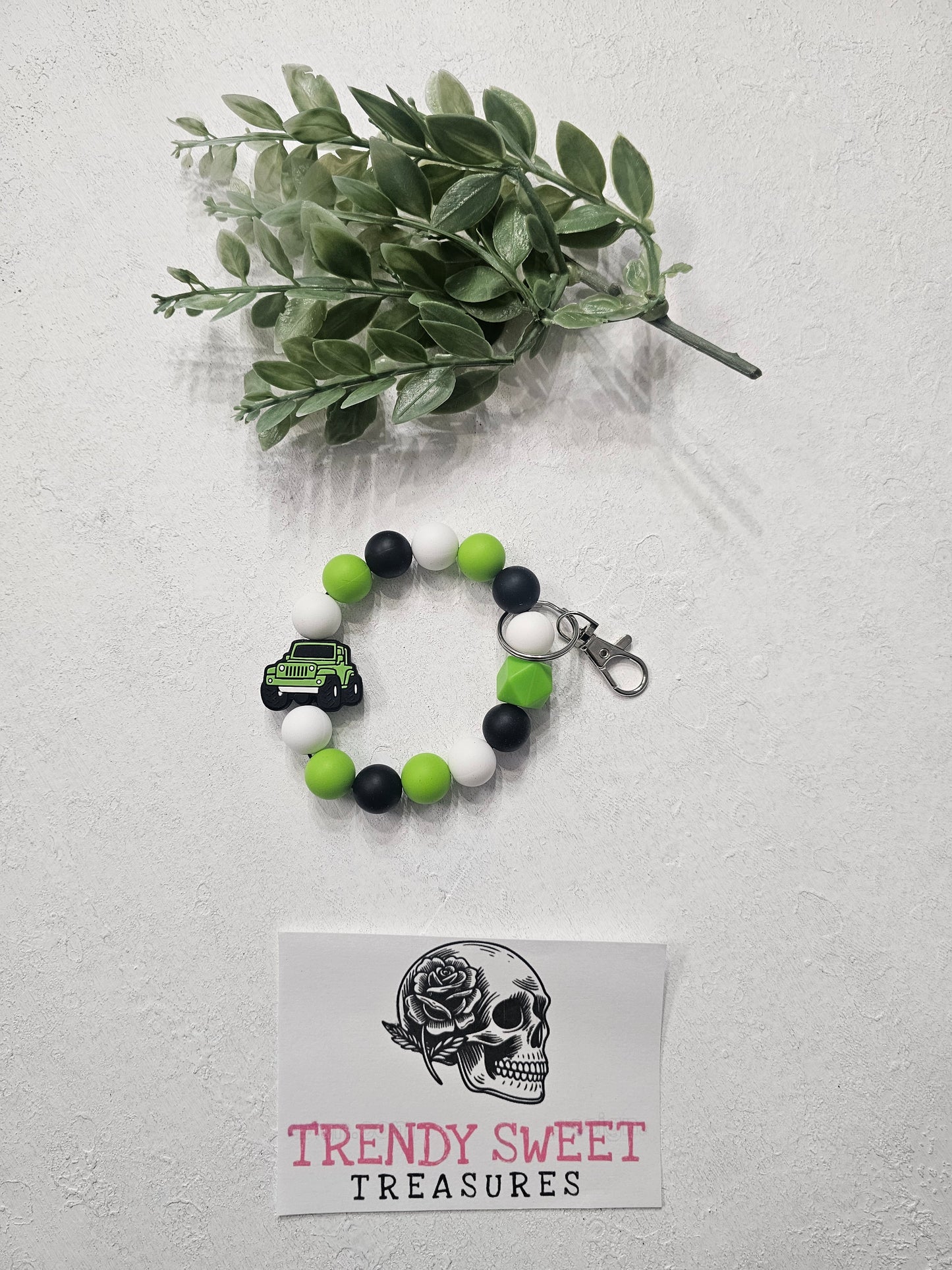 Green Jeep Beaded Bracelet Keychain
